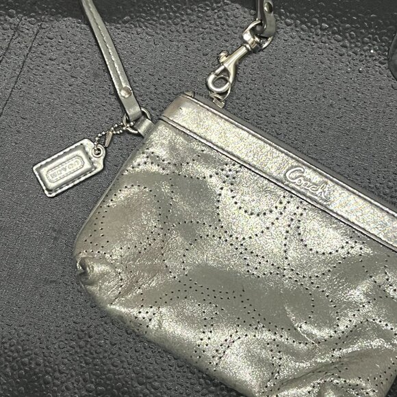 COACH Perforated Signature Wristlet | Gunmetal | F45561 - Picture 3 of 8